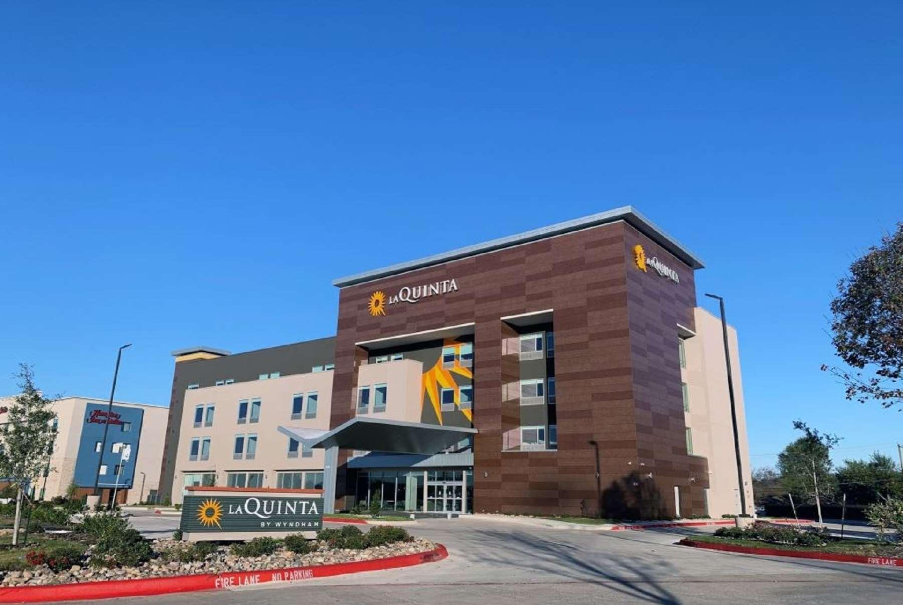 La Quinta Inn & Suites By Wyndham Dallas/Fairpark Kültér fotó